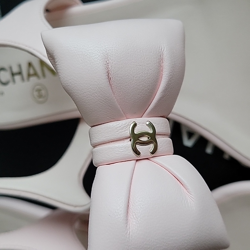 CHANEL Light Pink Bow Sandals, 39 - Picture 3 of 10